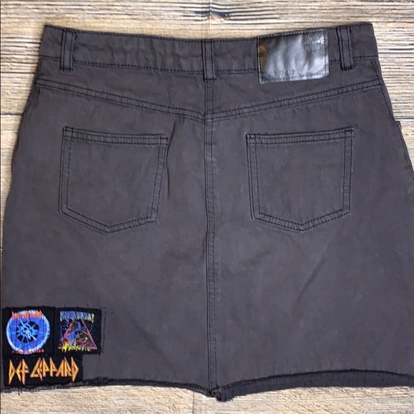 Junkfood Def Leppard Mini Skirt Size 7 - Picture 3 of 4